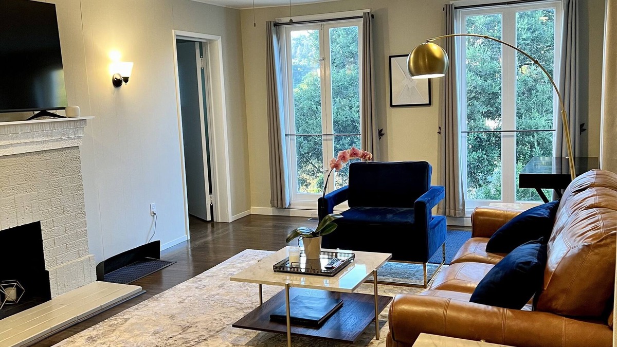 Trestle Glen House | Lovely 2 bed/1 bath duplex unit with parking, in-unit laundry and shared yard.