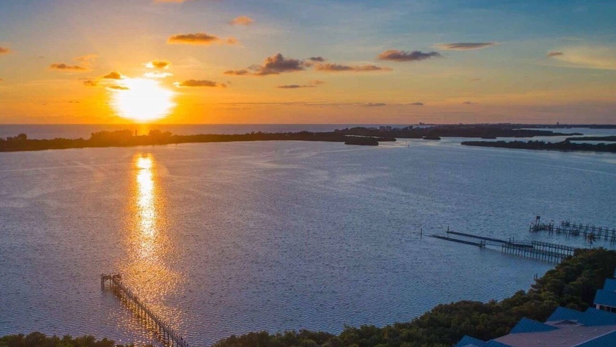 Osprey Village Condo | Lovely 2 bed 2 bath condo with spectacular sunsets from the pier