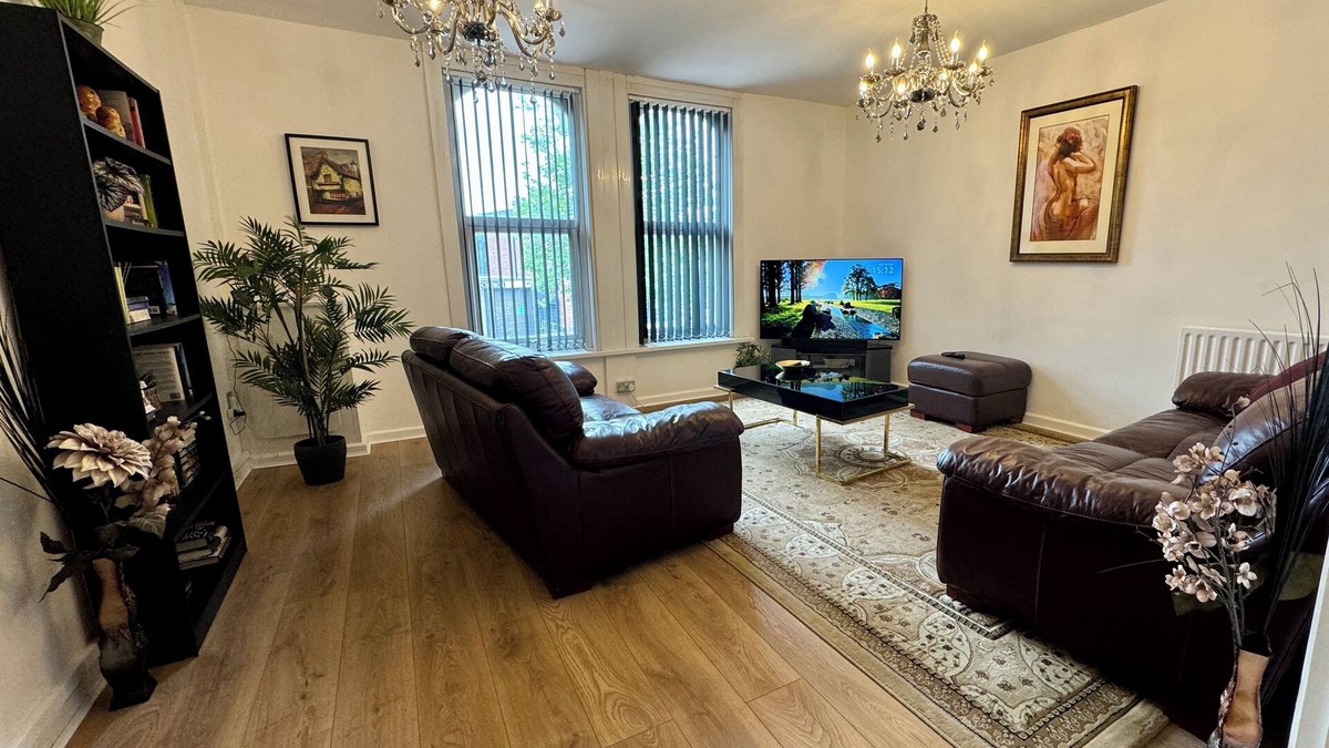 Arnold Apartment | Lovely 2 bed Apartment, Arnold Town centre.