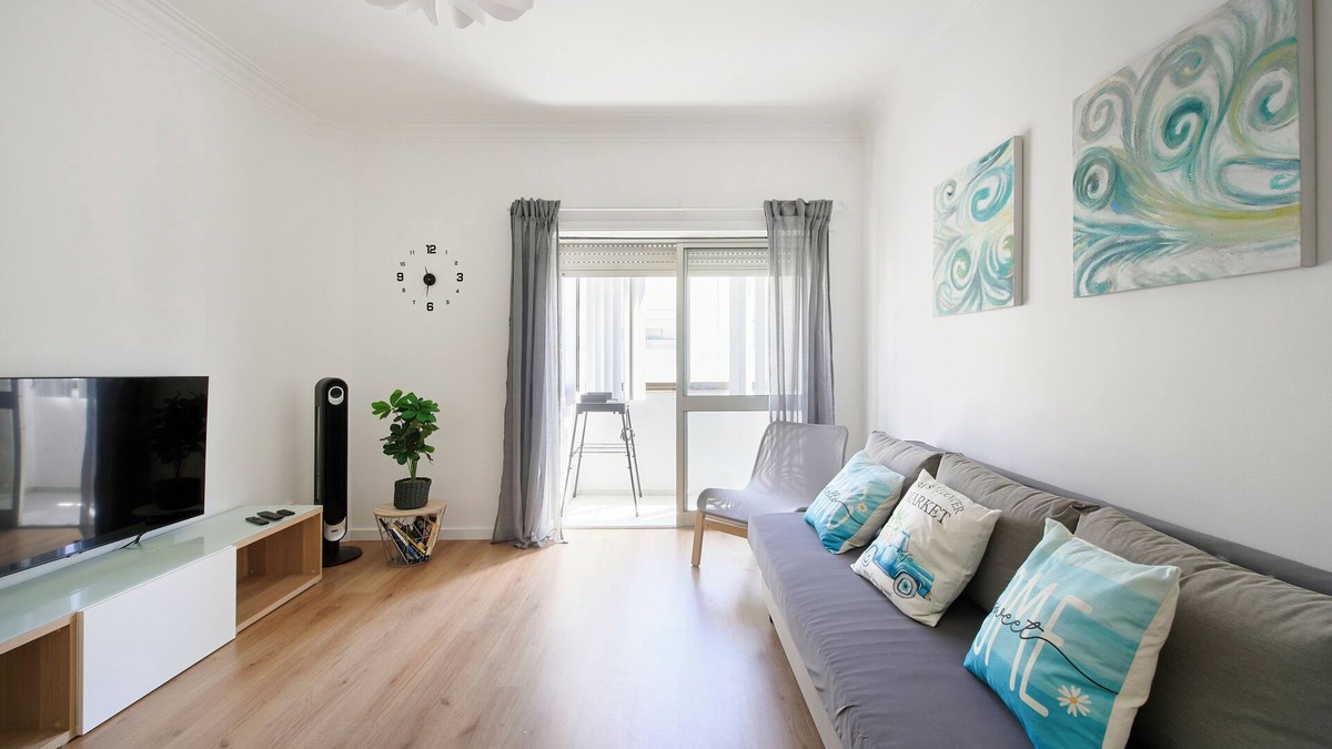 Moita Apartment | Lovely 2 bed apartment in quiet Lisbon South Bay - Close to the best beaches!