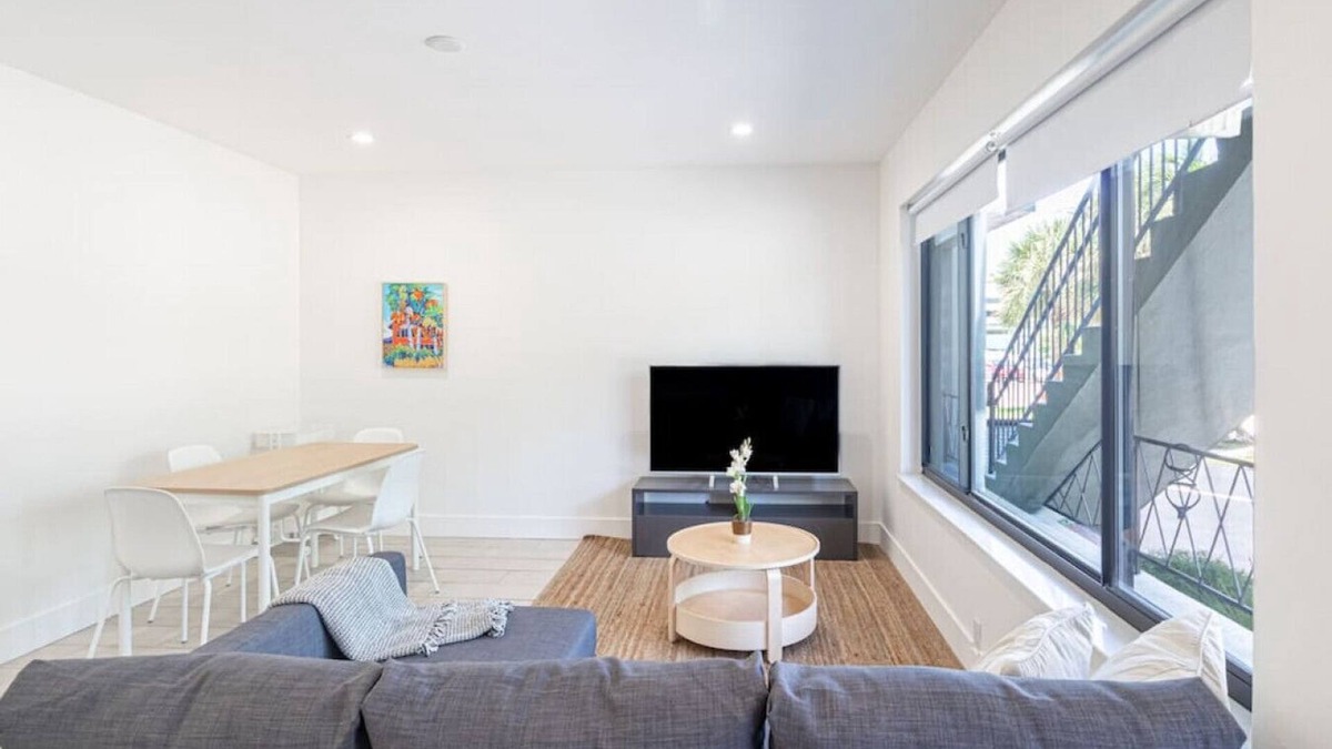 Bay Harbor Islands Apartment | Lovely 2 bed 1 bath apartment 2 min away of beach!