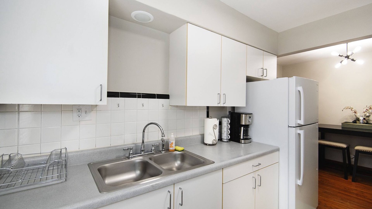 Lindenwood Park Apartment | Lovely 2 bedroom apartment with free parking
