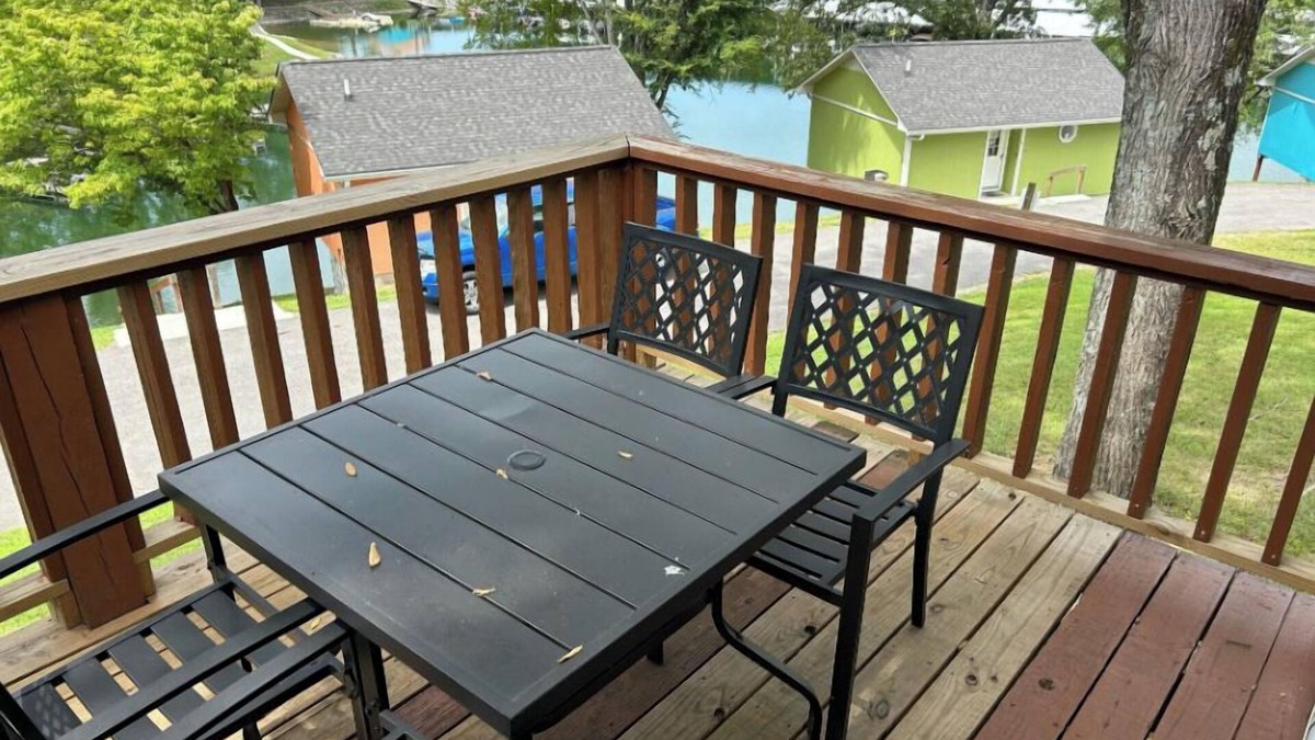 Winchester Apartment | Lovely 2-bedroom cabin in Winchester with WiFi and AC