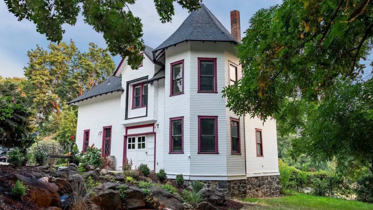 Yakima House | Lovely 2 Bedroom Carriage House Unit with Loft