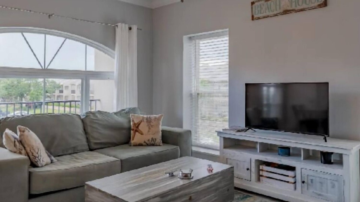 Long Beach Condo | Lovely 2 Bedroom Condo with a Pool and Beach View