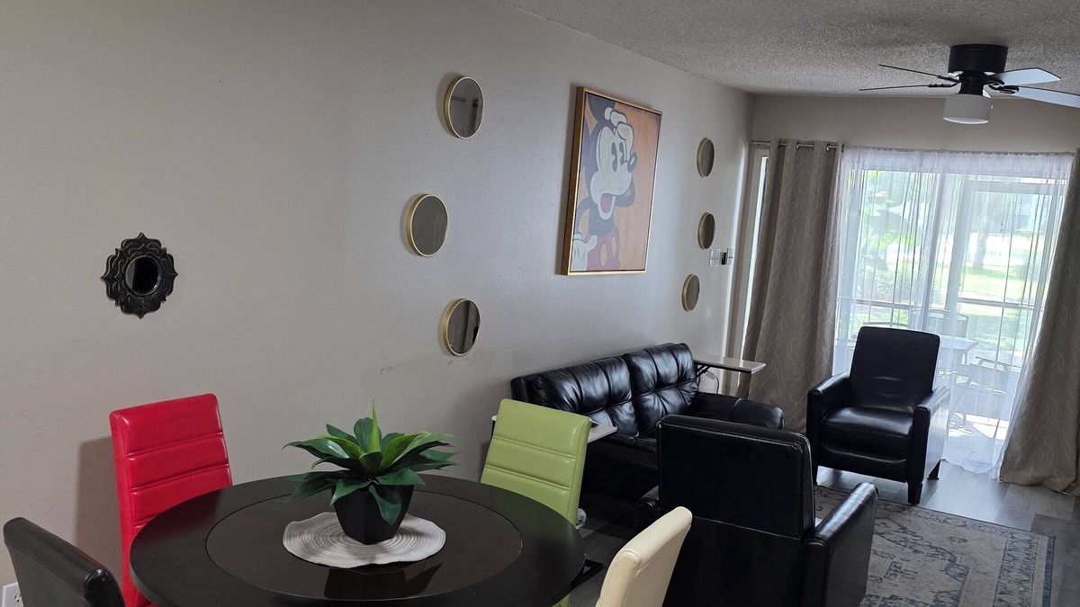 Ventura Condo | Lovely 2-bedroom condo with pool, fitness room and golfing. Close to Airport