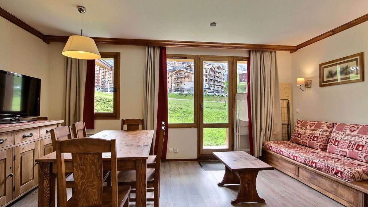 Plagne Soleil Apartment | Lovely 2-Bedroom Apartment, 2 Bathrooms with Terrace and Direct Ski-In/Ski-Out Access
