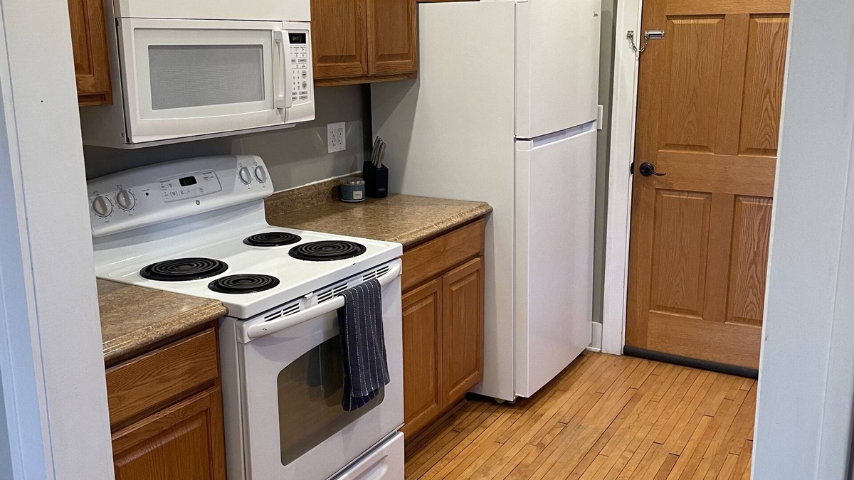 Hibbing Apartment | Lovely 2 Bedroom Ground Level Rental - Downtown