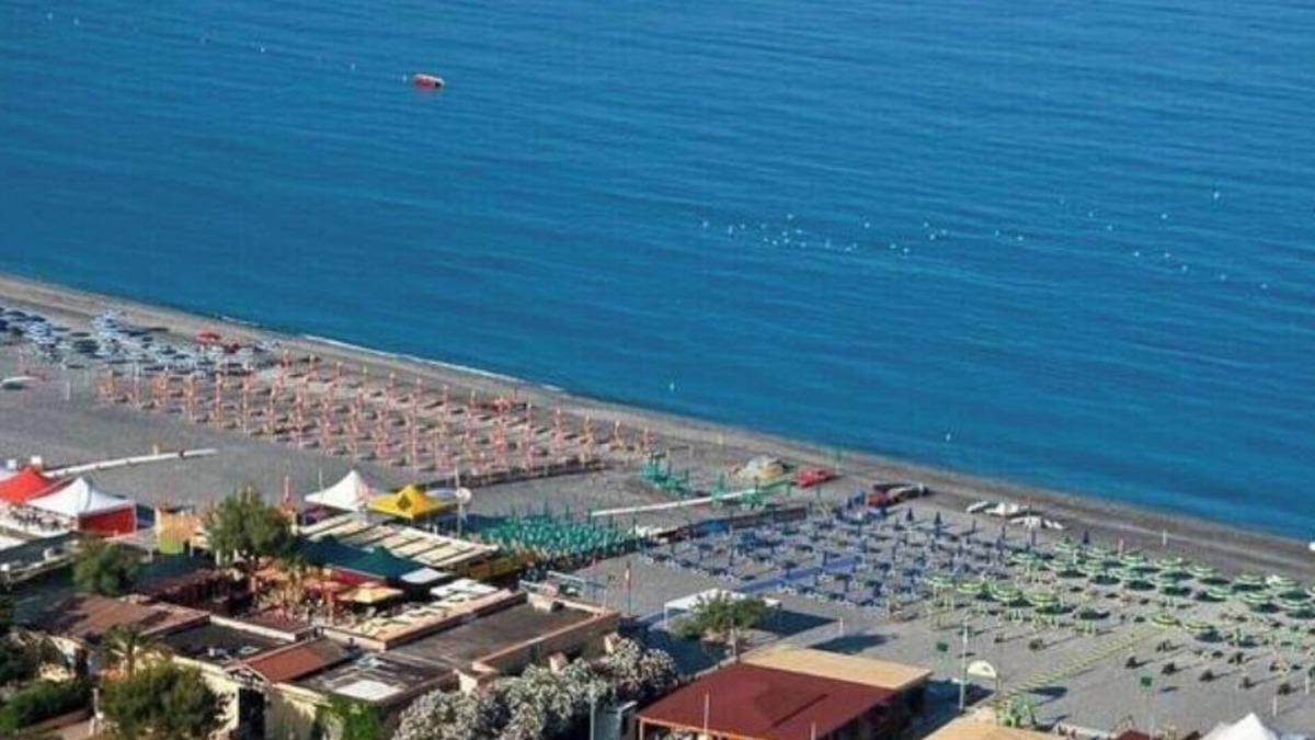 Scalea Apartment | Lovely 2-bedroom rental with patio in Scalea