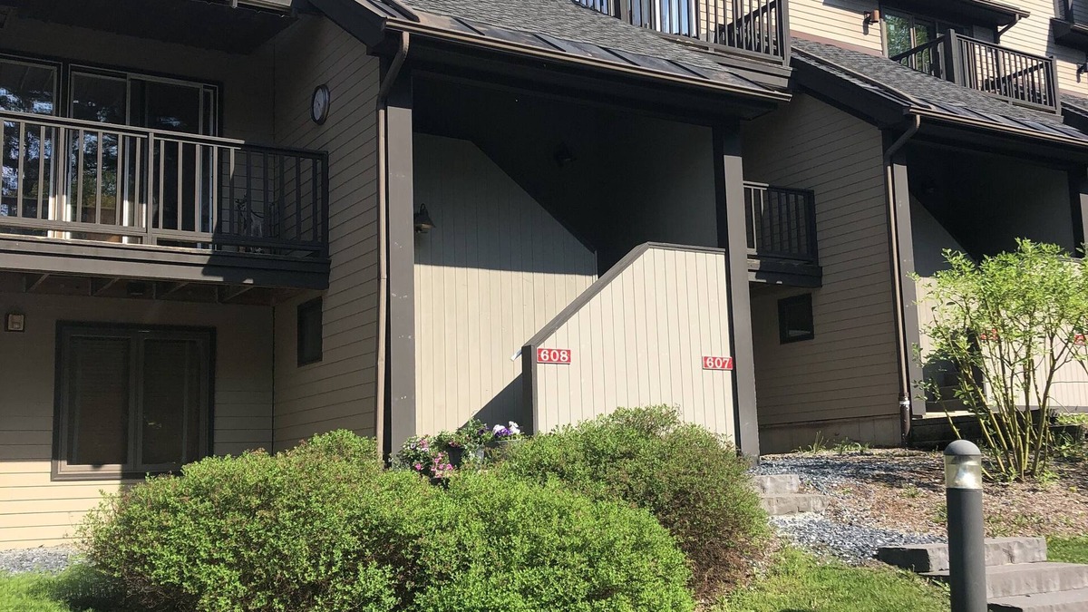 Brownsville House | Lovely 2 Bedroom Townhouse on Ascutney Mountain