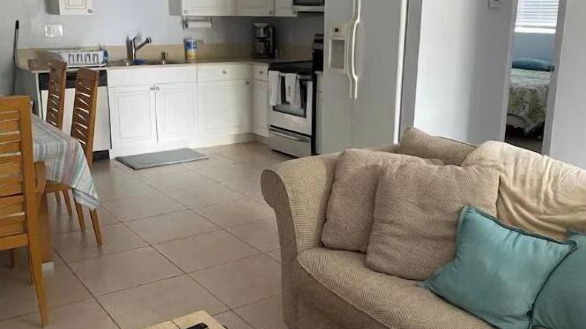 Jupiter House | Lovely 2 Bedroom with a Pool