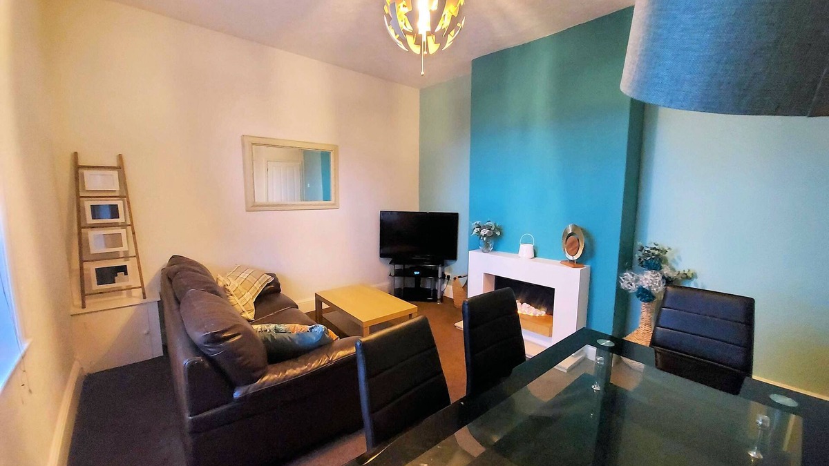 Longton Apartment | Lovely 2 bedroomed flat in the centre of Longton