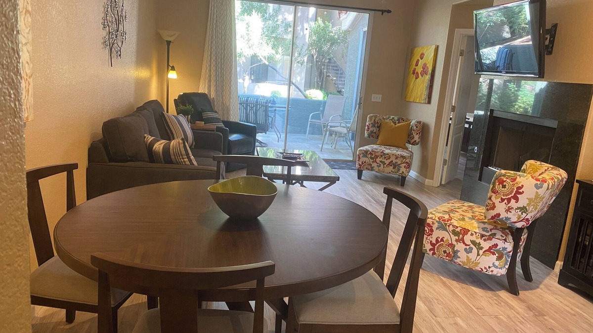 Deer Valley Condo | Lovely 2 Br, 2 Bath Condo in resort style, safe. 2 min to major roadways.