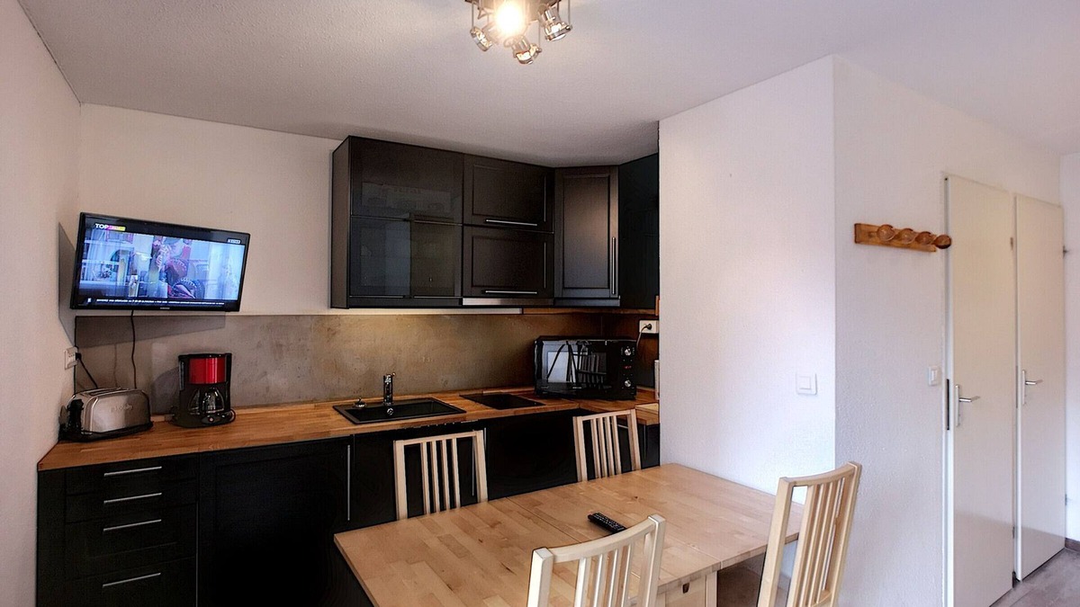 Les Bruyeres Apartment | Lovely 2-room for 4, ski-in/ski-out, Bruyères area, Les Menuires