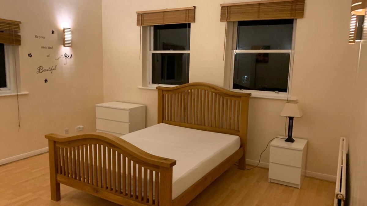 The Lane Apartment | Lovely 3-Bed Apartment in London
