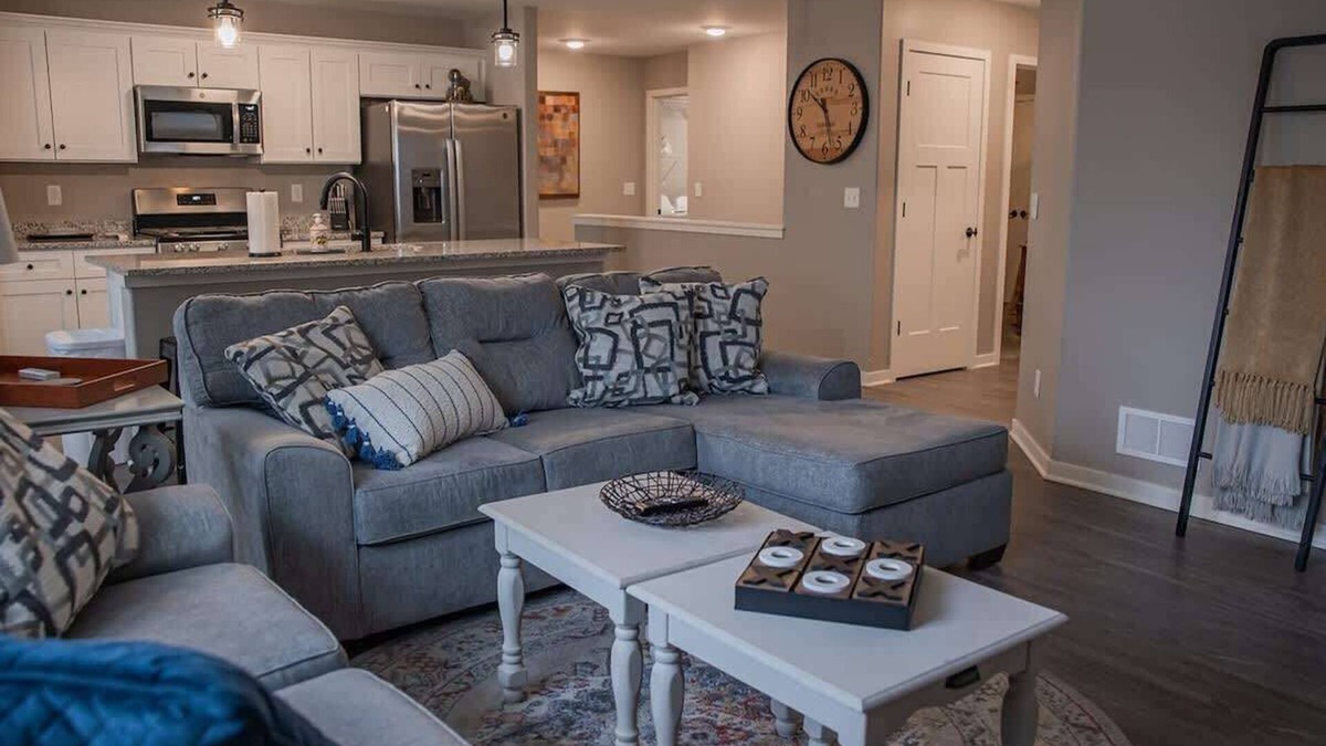Loves Park House | Lovely 3 Bed Condo in Loves Park