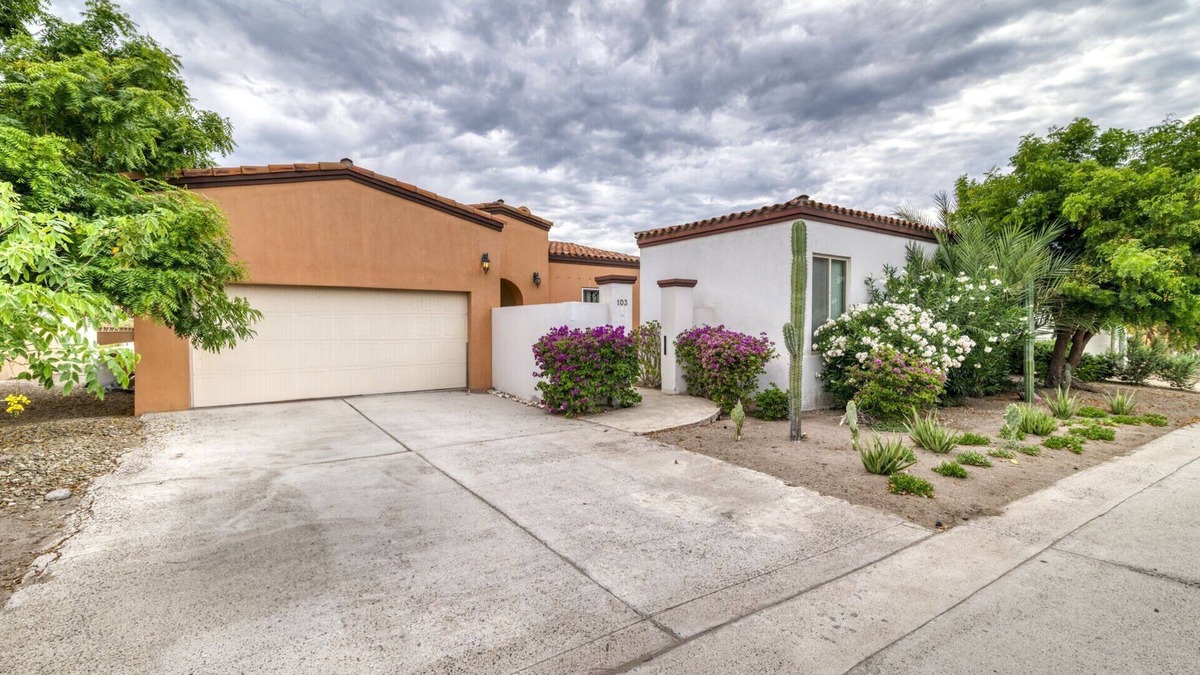 La Paz Villa | Lovely 3-bedroom and 3-bathroom Villa located in Paraiso del Mar