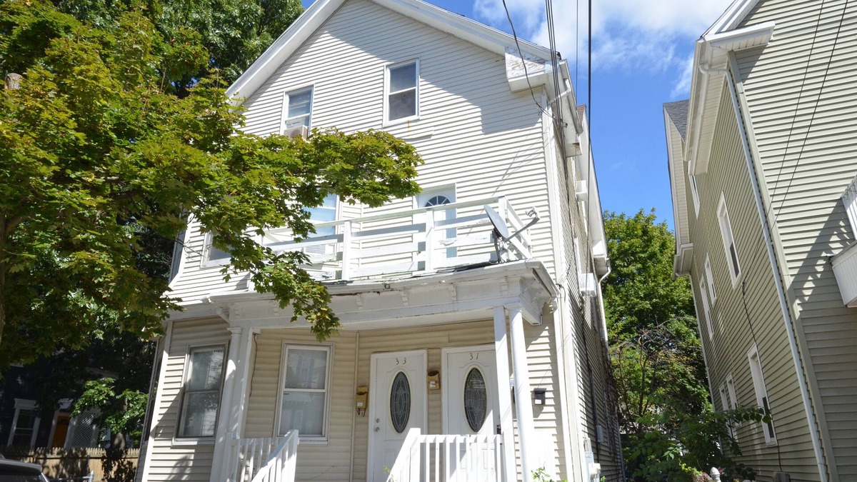 Smith Hill Apartment | Lovely 3 bedroom apartment V