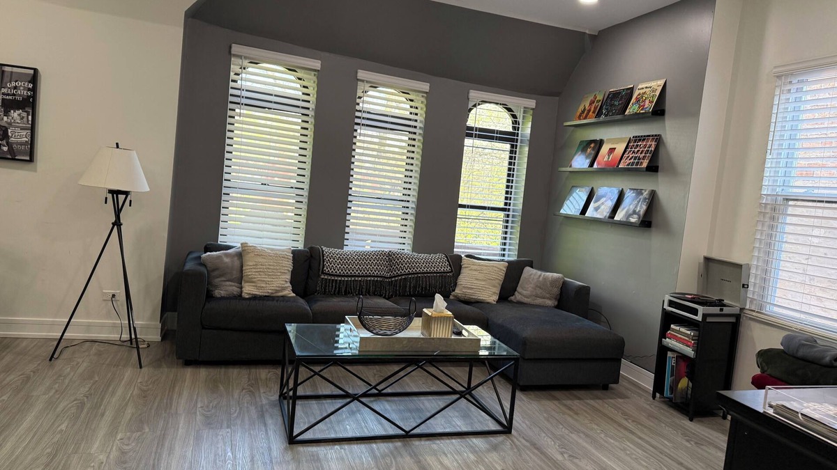 Bronzeville Apartment | Lovely 3-bedroom apartment in Bronzeville