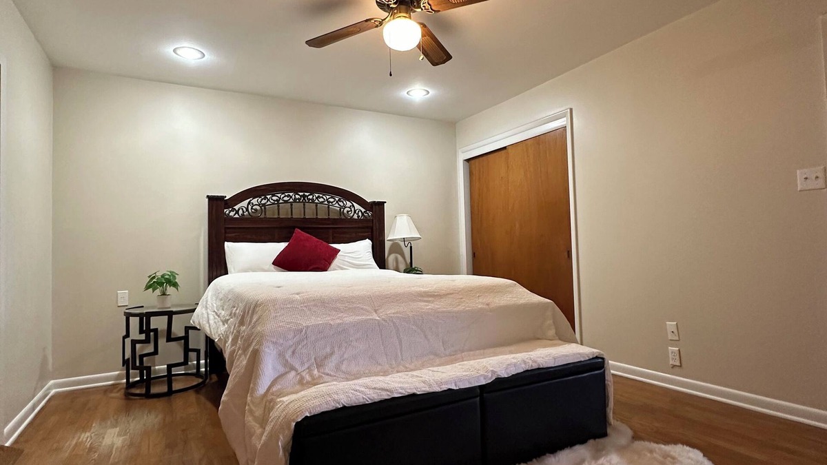 Jonesboro House | Lovely 3-bedroom house in Jonesboro with AC and WiFi