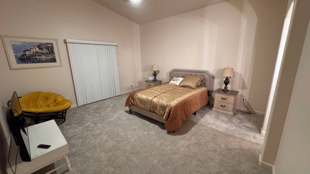 Metropolitan House | Lovely 3-bedroom house with pool, 3 car garage, spacious, work station.