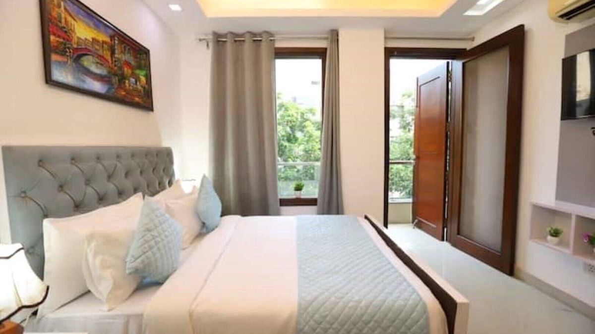 New Delhi Apartment | Lovely 3 BHK Apartment