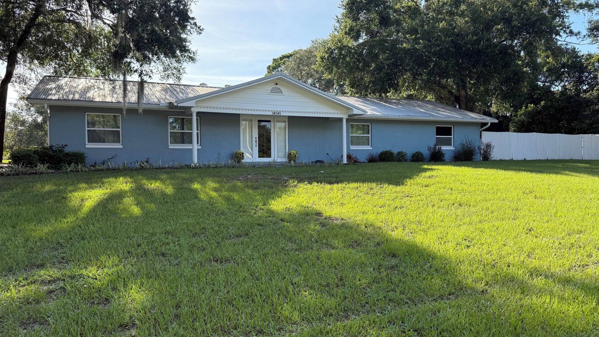 Eustis House | Lovely 3-Master bedroom house in Eustis with plenty of parking and a pizza oven.