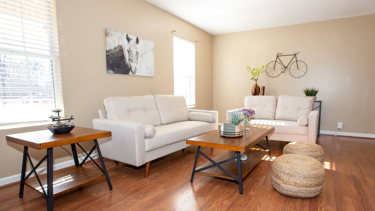 Greenwood House | Lovely 3BR/2BA Condo in great location, cozy place