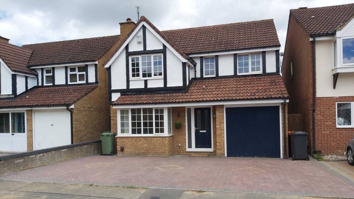 Dunstable House | Lovely 4 Bedroom home in Houghton Regis