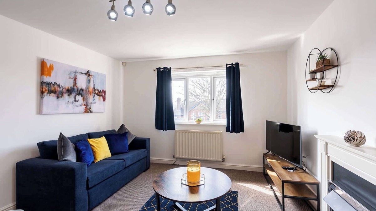 Kirk Sandall House | Lovely 4 Bedroom Home w Parking Near Doncaster