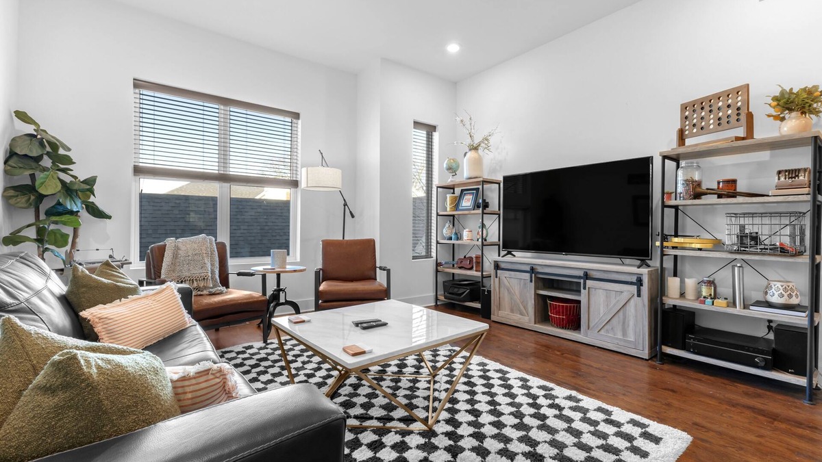 Hillsboro West End House | Lovely 4-bedroom townhome with Rooftop! Mins from DT!