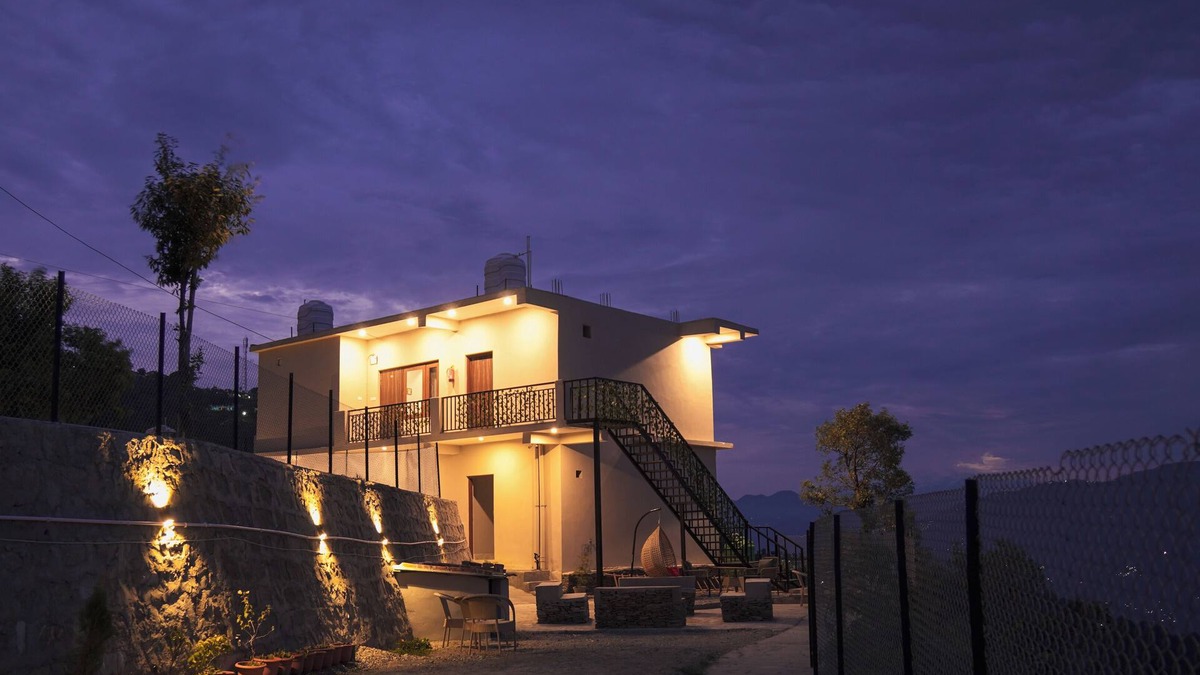 Tehri Villa | Lovely 4-bedroom villa with WiFi in New Tehri