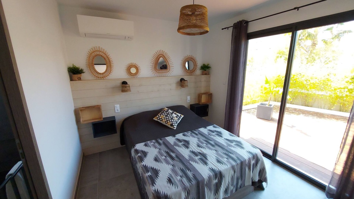 Six-Fours-les-Plages Apartment | Lovely 41m² air-conditioned T2 apartment 5 minutes from the beach