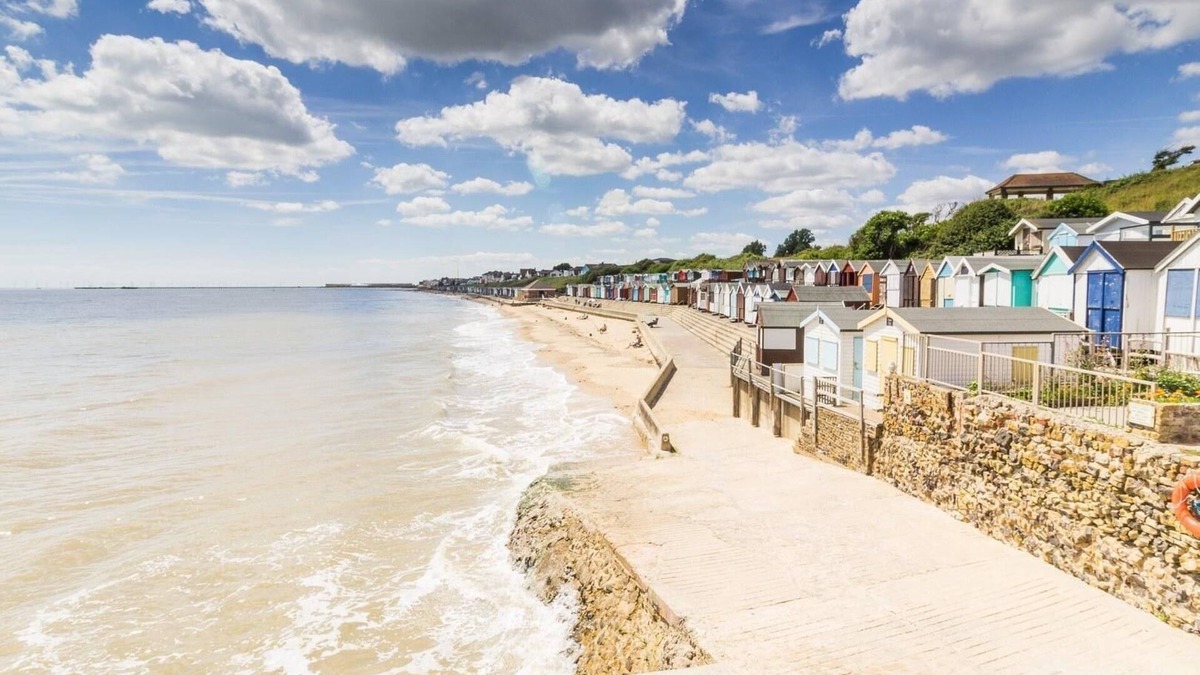 Walton on the Naze House | Lovely 8 berth caravan at Naze Marine Holiday Park ref 17012P
