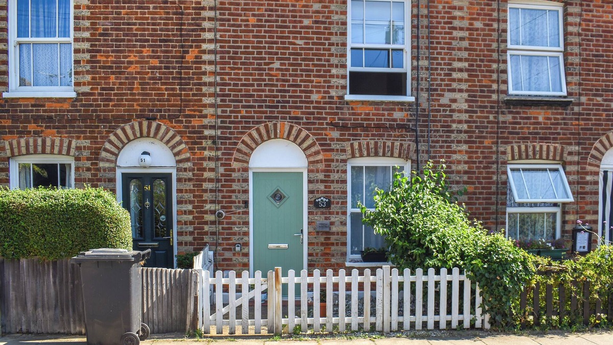 Beckingham Cottage | Lovely and cosy, late Victorian cottage with large garden area.