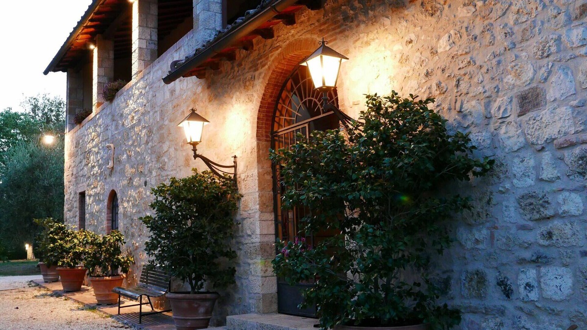 Colle di Val d'Elsa Villa | Lovely apartment in villa with pool, WIFI, TV, patio and panoramic view, close to San Gimignano