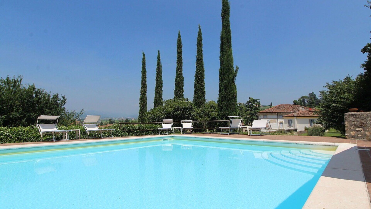 Colognola ai Colli Apartment | Lovely apartment for 8 guests with WIFI, A/C, pool and TV, close to Verona