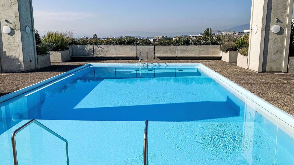 Le Bouchet Apartment | Lovely apartment for 6 guests with WIFI, pool, TV, balcony, panoramic view and parking