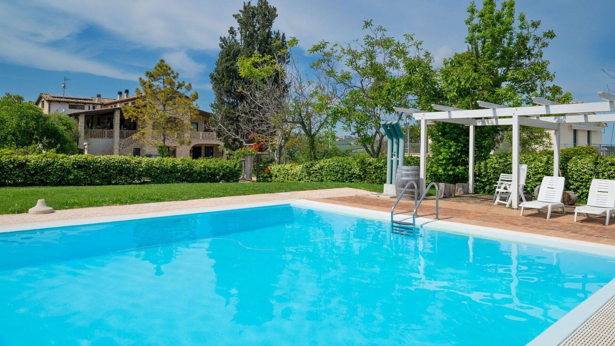 Citta Sant'Angelo Apartment | Lovely apartment for 4 people with WIFI, pool, A/C, TV, patio and pets allowed