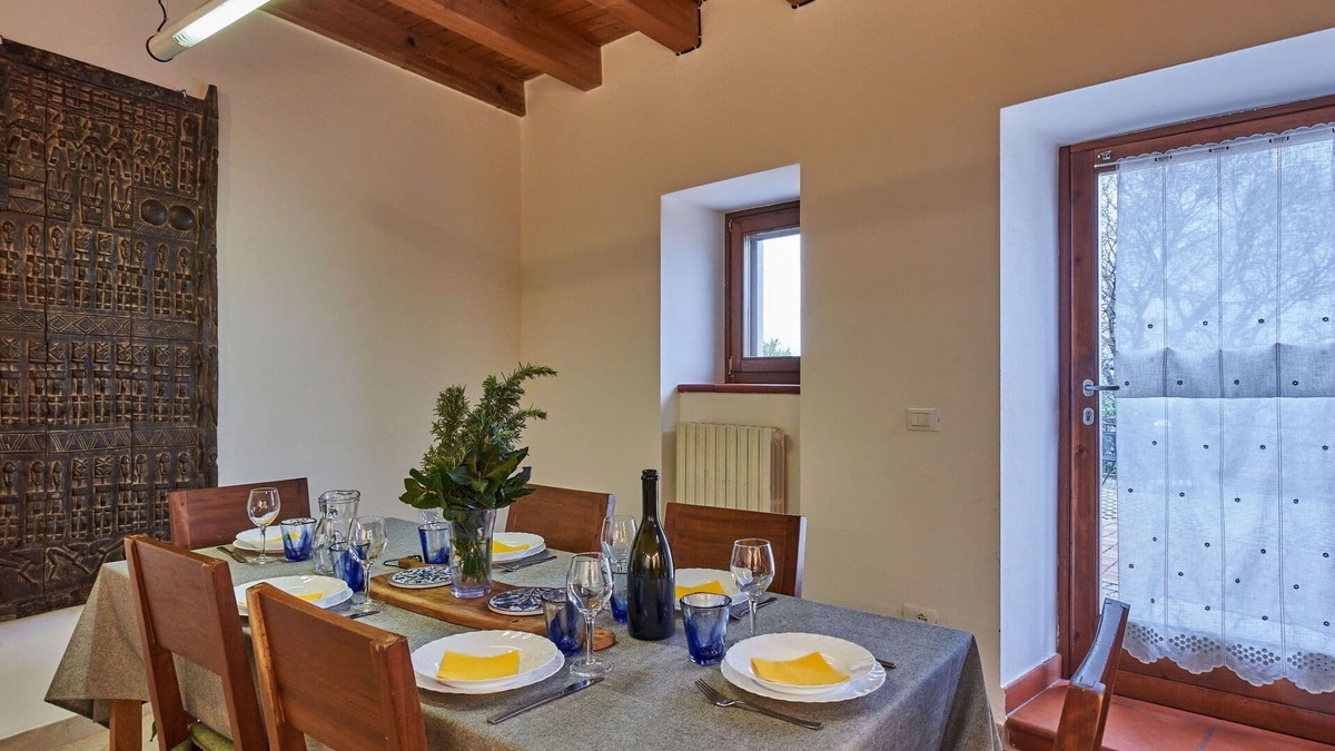 Caprino Veronese House | Lovely apartment in villa for 8 people with WIFI, TV and patio