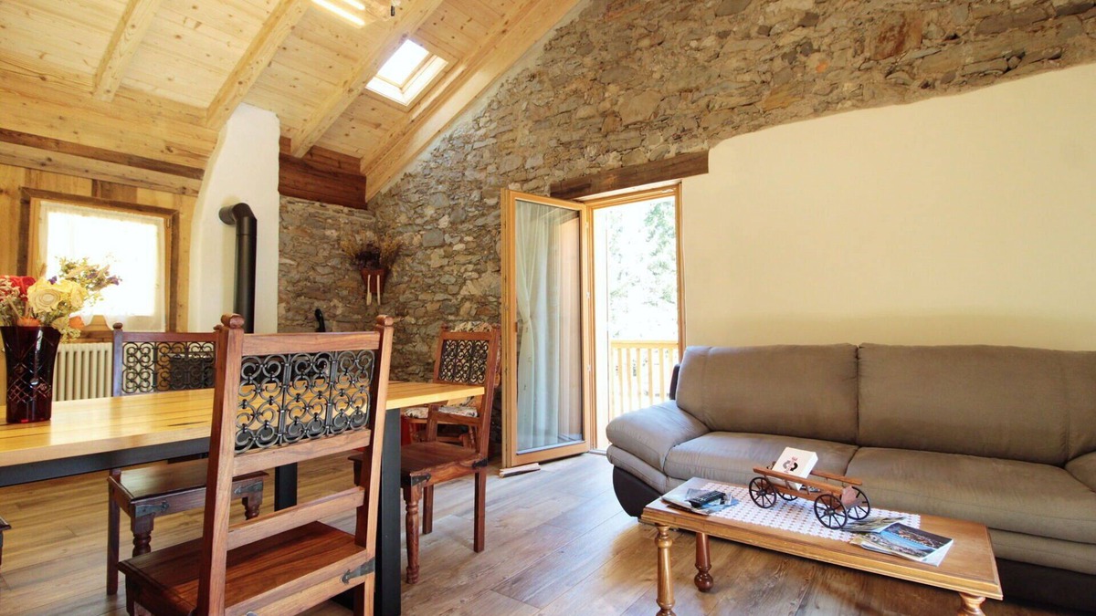 Lozzo di Cadore Apartment | Lovely apartment for 5 guests with WIFI, balcony, pets allowed and panoramic view