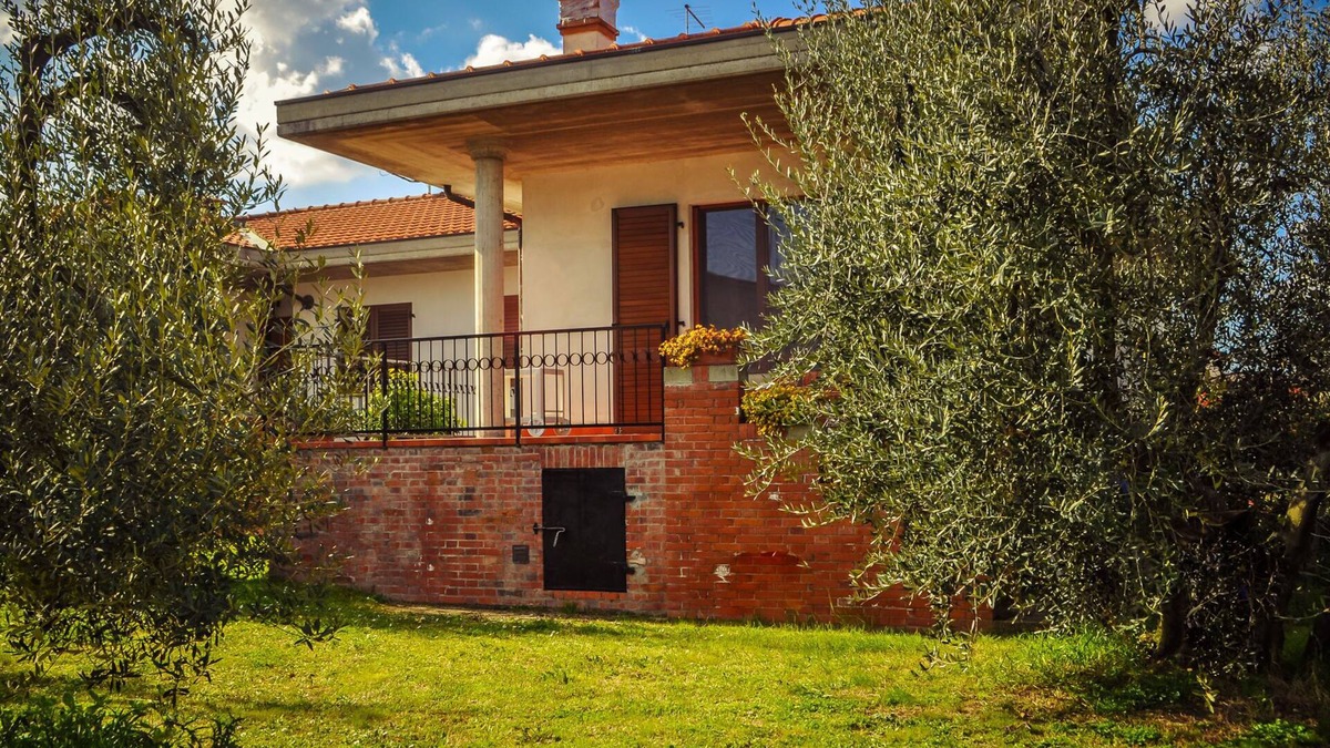 Pergine Valdarno Apartment | Lovely apartment for 4 guests with WIFI, TV and patio, close to Arezzo
