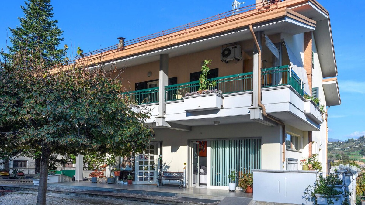 Tossicia Apartment | Lovely apartment in Petrignano Bivio