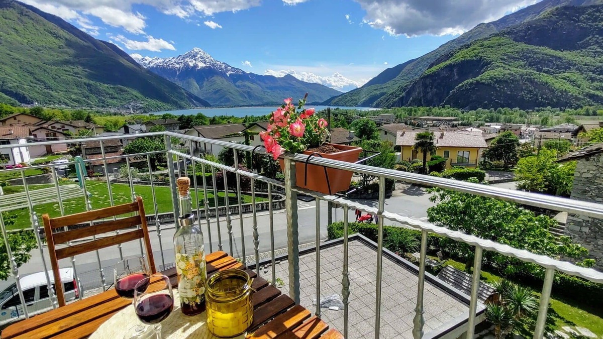 Novate Mezzola Apartment | Lovely apartment for 5 guests with WIFI, TV and terrace