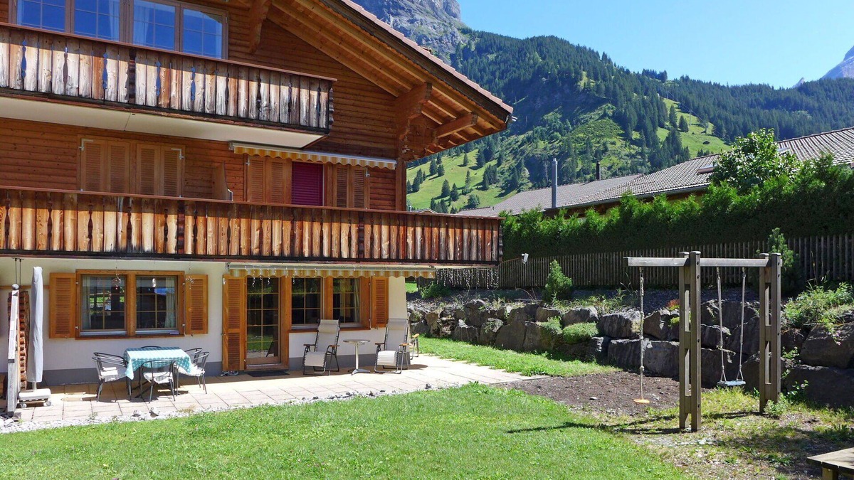Blausee Apartment | Lovely apartment for 6 people with WIFI, TV, terrace and panoramic view
