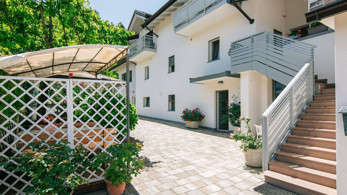Caldonazzo Apartment | Lovely apartment for 4 guests with WIFI, TV, patio and pets allowed