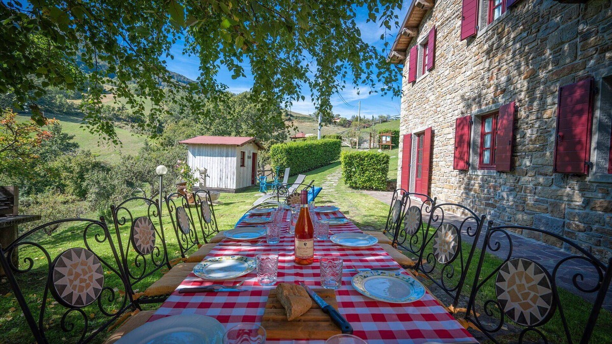 Cutigliano Apartment | Lovely apartment for 4 people with pool, WIFI, TV and pets allowed