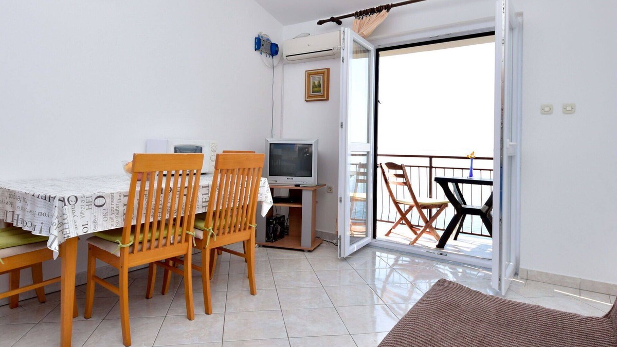 Tribanj Apartment | Lovely apartment for 3 guests with WIFI, A/C, TV and terrace