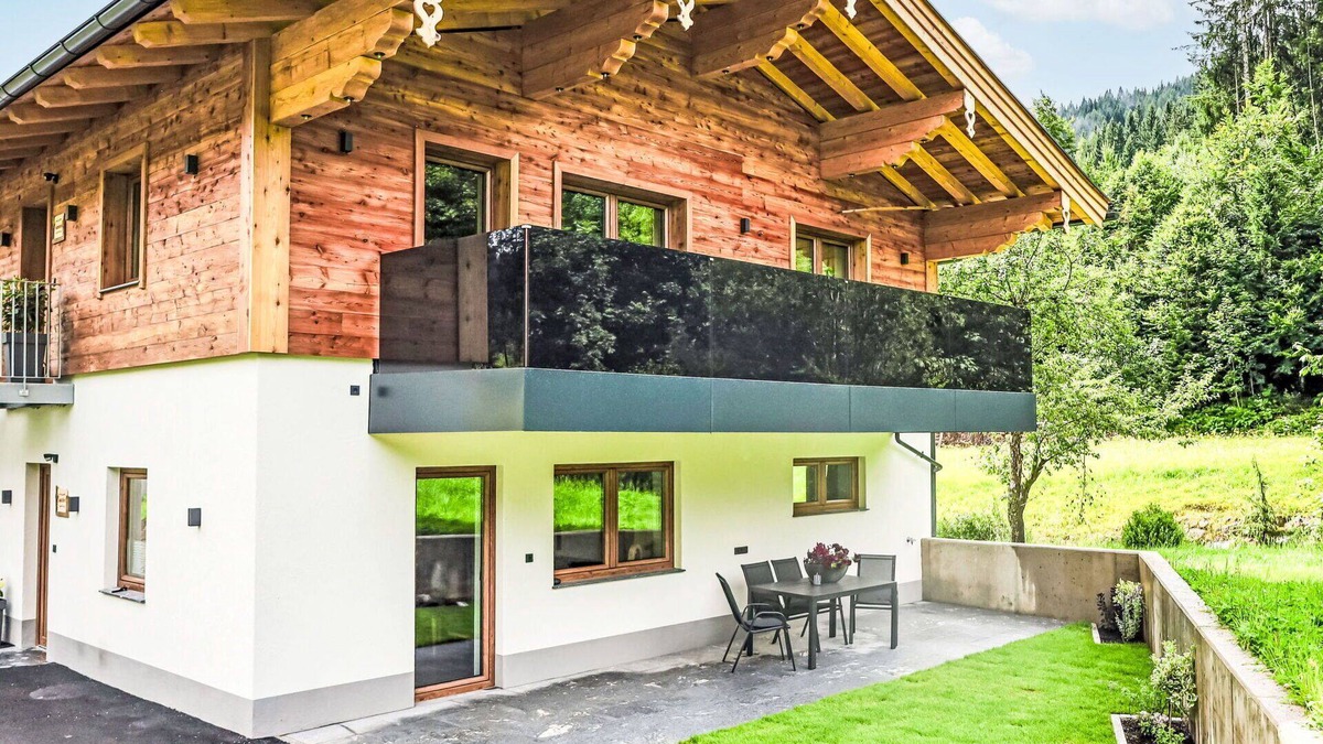 Leogang Apartment | Lovely apartment for 4 people with WIFI, TV, terrace, pets allowed and panoramic view