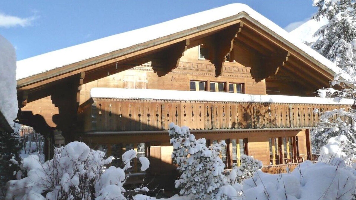 Lauenen Apartment | Lovely apartment for 6 guests with WIFI and pets allowed